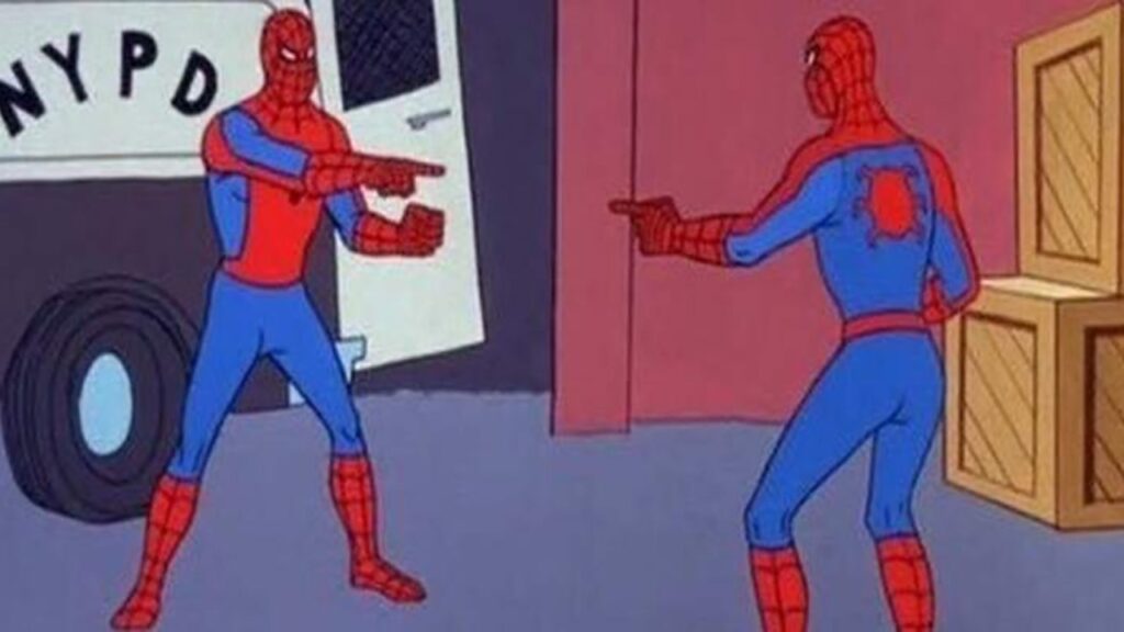 Dois personagens que se parecem muito, mas não são indênticos